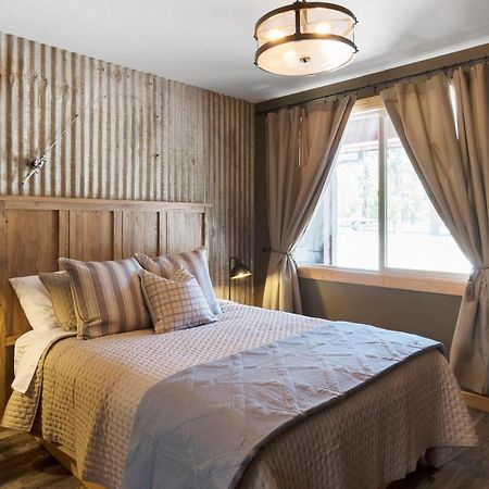 Timber House Lodge Chester Bagian luar foto