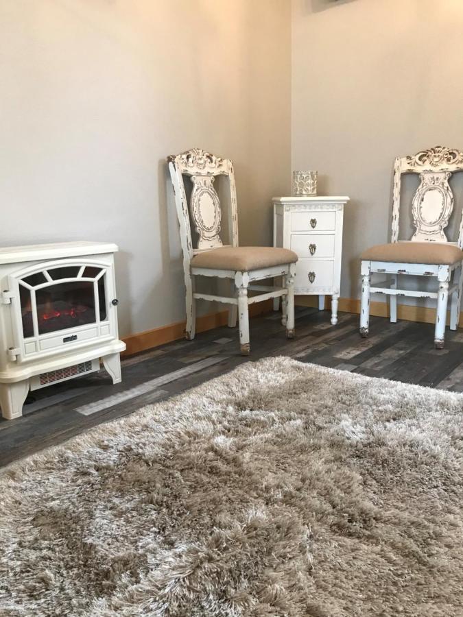 Timber House Lodge Chester Bagian luar foto