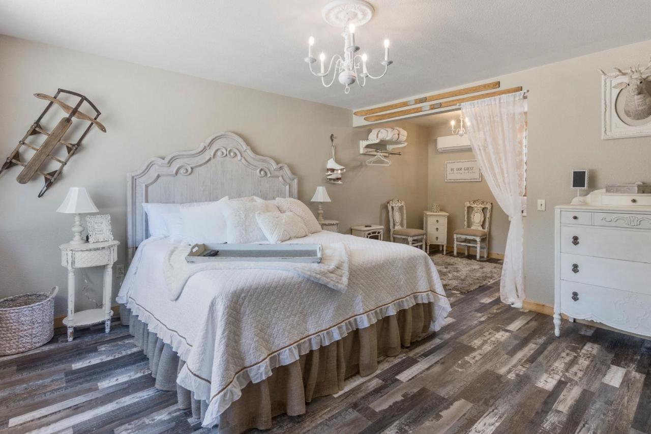 Timber House Lodge Chester Bagian luar foto