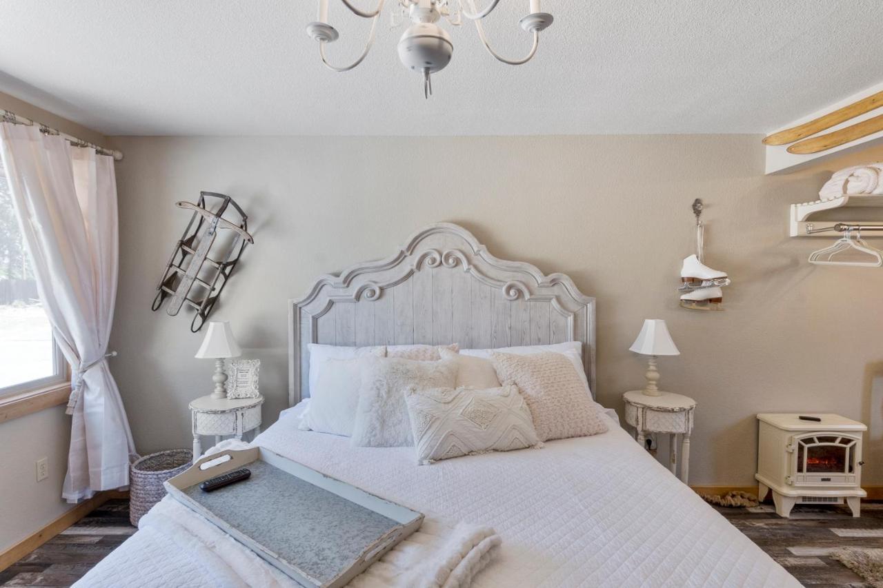 Timber House Lodge Chester Bagian luar foto
