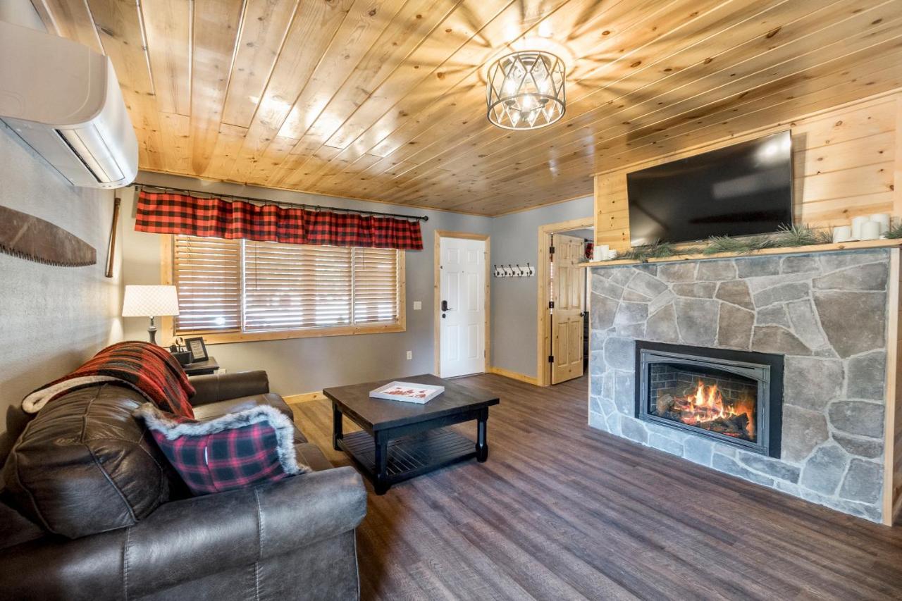 Timber House Lodge Chester Bagian luar foto